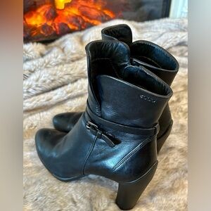 ECCO Women's Black Leather Ankle Boots​​​